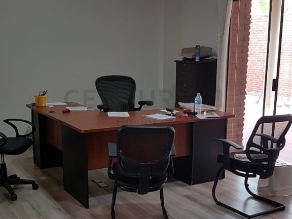 Oficina en AlquilerDirección: 6to anillo Av Pirai 
Zona: 
Municipio: Sur
Departamento: Santa Cruz
País: Bolivia Foto 7