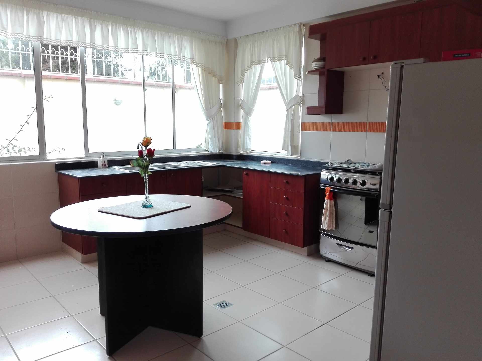 Casa en VentaCalle 2 de Febrero, entre calles 6 y 7 de Mallasa, Nro 200 3 dormitorios 4 baños 2 parqueos Foto 9