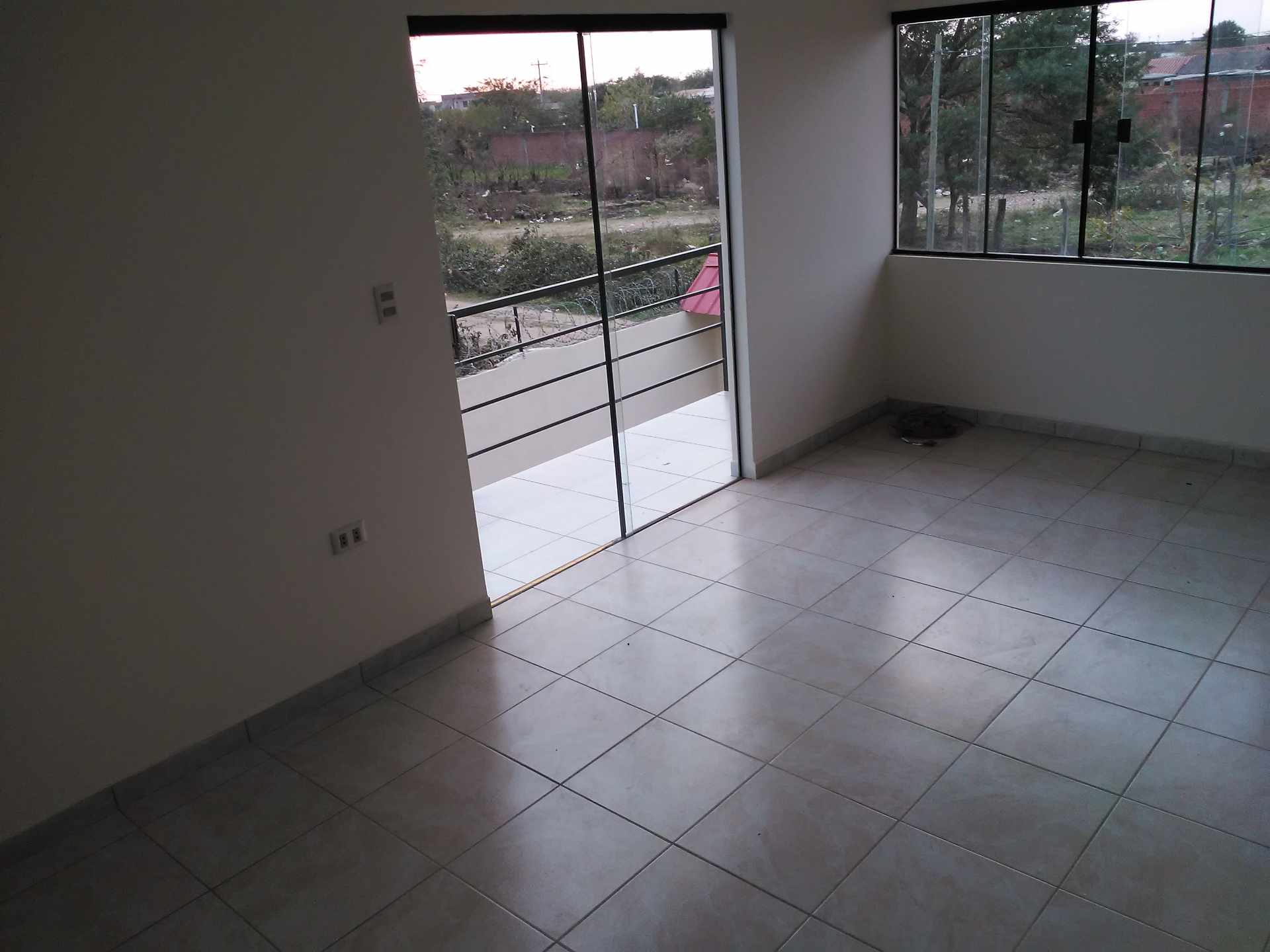 Casa en VentaBarrio Virgen de Guadalupe C/ San Simon 8vo anillo entre Cambodromo y Av Lujan parada final linea 14 Foto 9