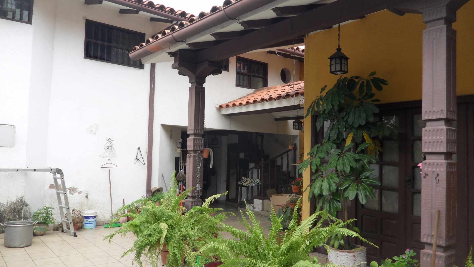Casa en Centro en Santa Cruz de la Sierra 5 dormitorios 4 baños 2 parqueos Foto 6