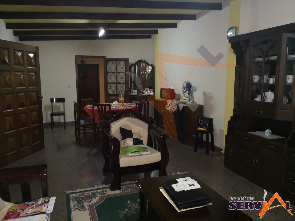 Casa en Queru Queru en Cochabamba 4 dormitorios 2 baños 2 parqueos Foto 8