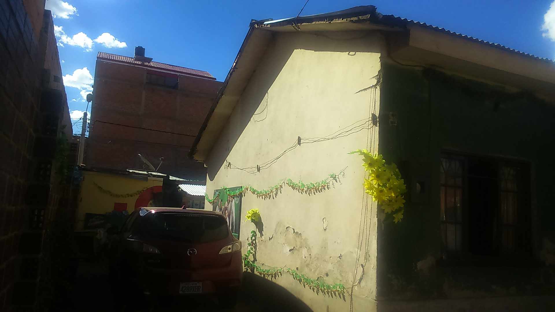 Casa en VentaBarrio Minero zona 12 de octubre calle Luis Maria Sola #8 3 dormitorios 3 baños 5 parqueos Foto 2