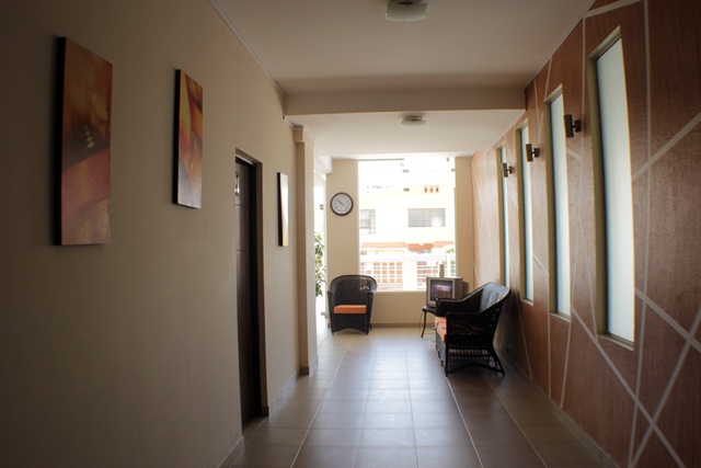 Local comercial en VentaCalle Alcibiades Guzmán casi Av. Santa Cruz Foto 3