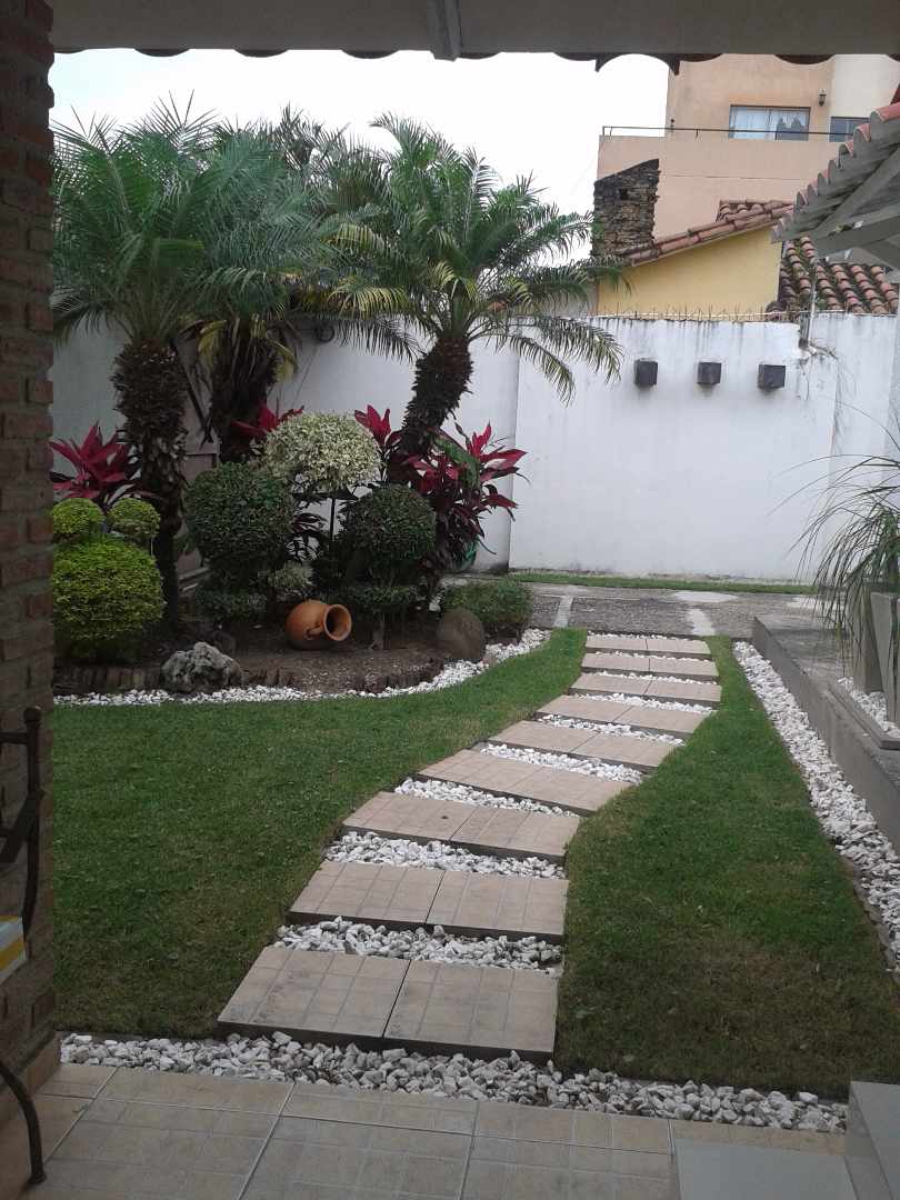 Casa en AlquilerPARAGUA ENTRE 2DO Y 3ER ANILLO Foto 12