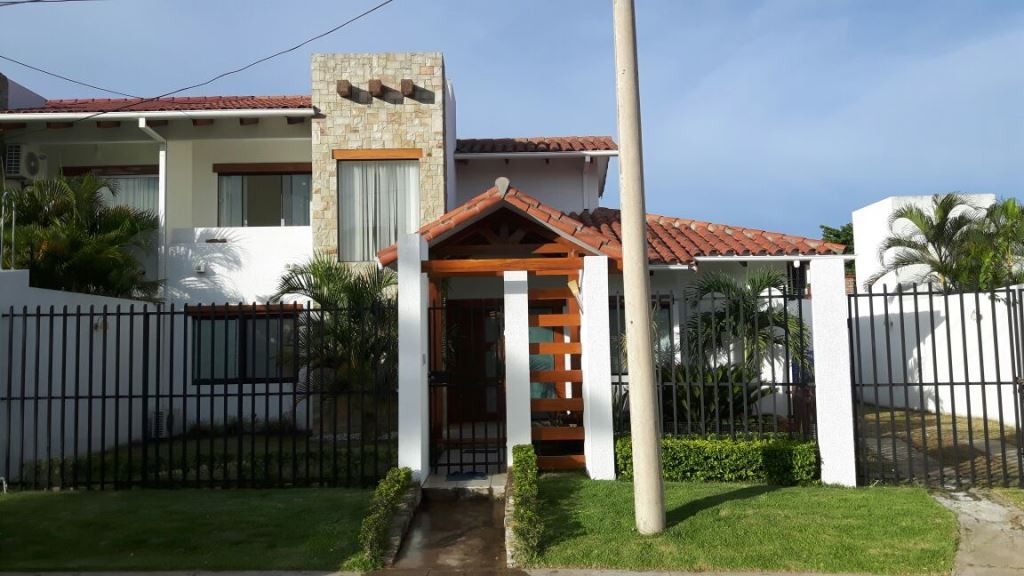Casa en Urubó en Santa Cruz de la Sierra 4 dormitorios 3 baños 3 parqueos Foto 1