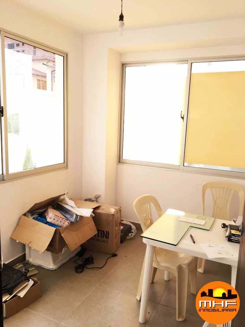Oficina en Queru Queru en Cochabamba 1 dormitorios 1 baños  Foto 2