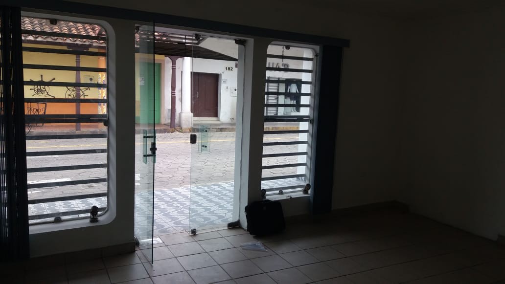 Oficina en AlquilerAvenida Republiquetas 1 dormitorios 1 baños  Foto 3