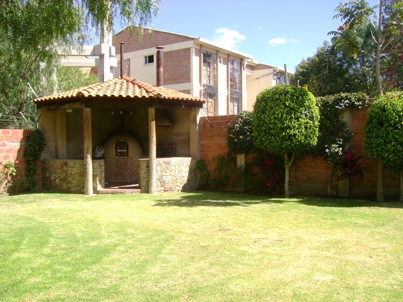 Casa en Aranjuez en Cochabamba 3 dormitorios 4 baños 4 parqueos Foto 1