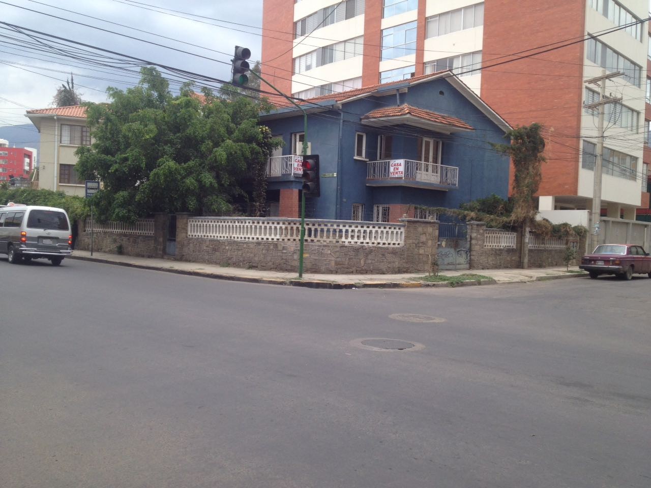 Casa en VentaCalle Oruro esquina Antezana 6 dormitorios 5 baños 4 parqueos Foto 3