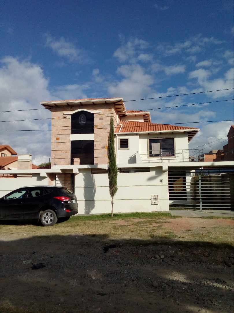 Casa en VentaPróximo Av. Circunvalación y Av. Colquiri Foto 1