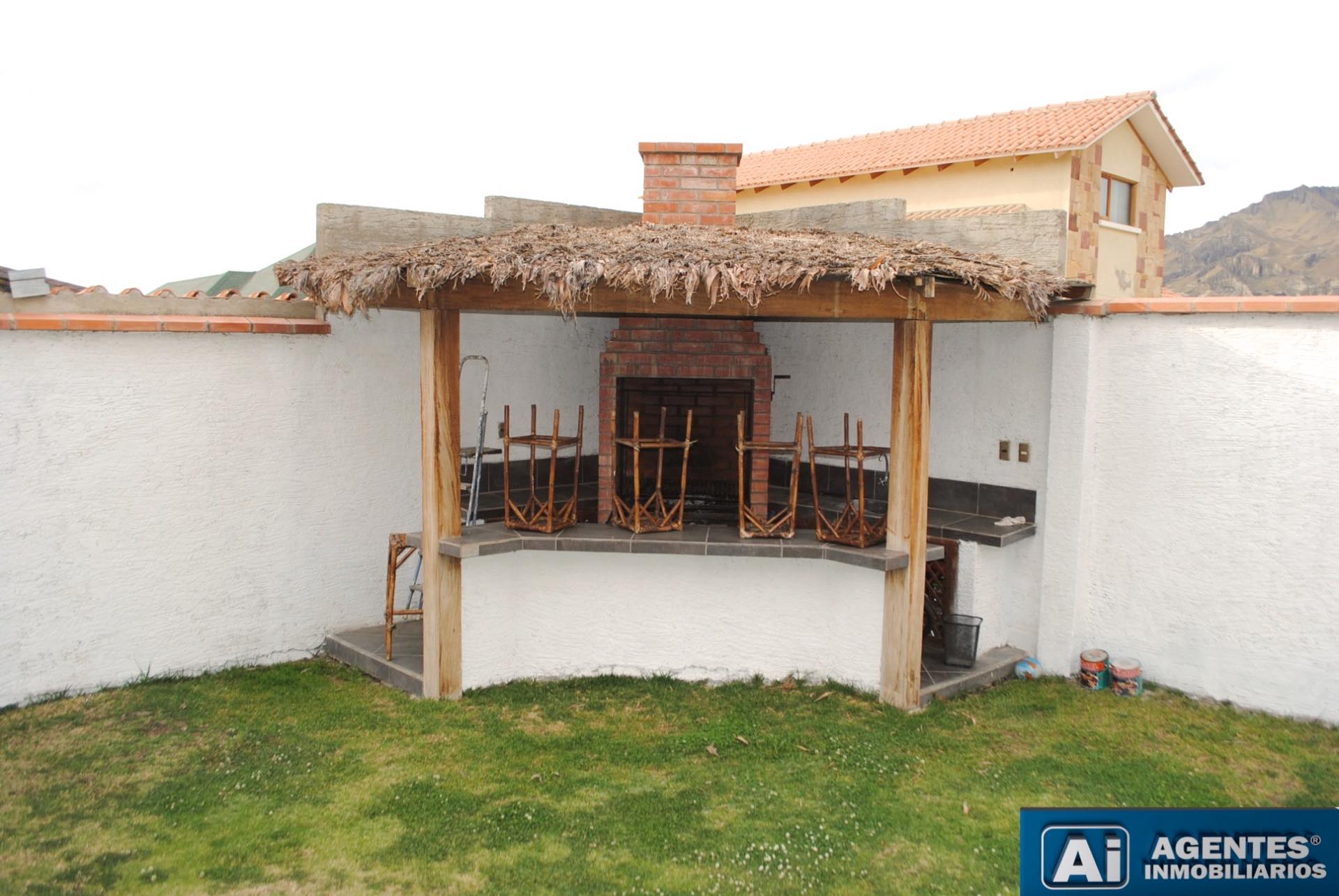 Casa en Achumani en La Paz 3 dormitorios 4 baños 3 parqueos Foto 16