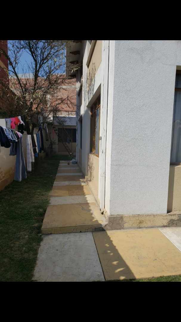 Casa en Sacaba en Cochabamba 4 dormitorios 2 baños 2 parqueos Foto 3