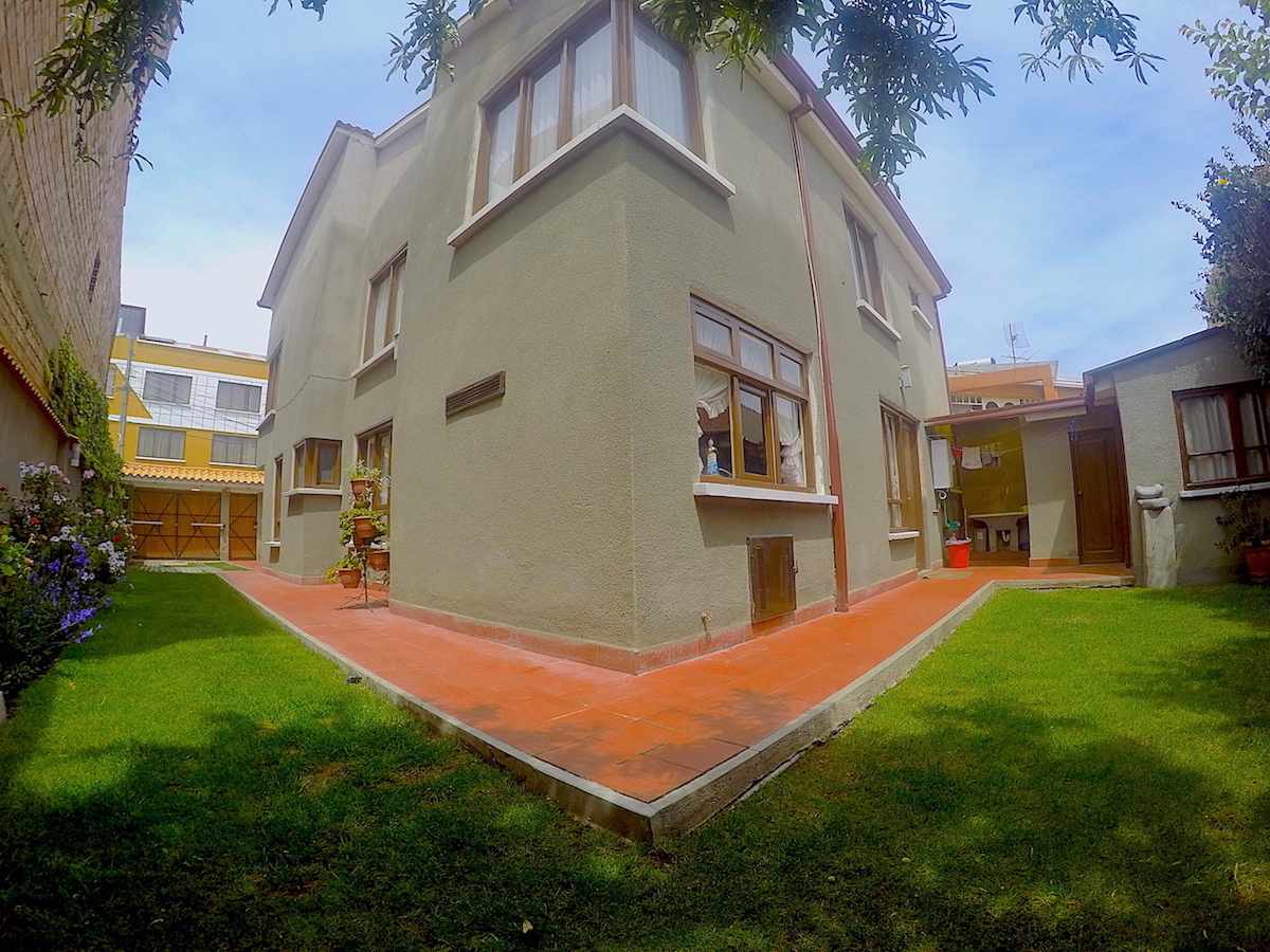 Casa en Seguencoma en La Paz 5 dormitorios 4 baños 2 parqueos Foto 1