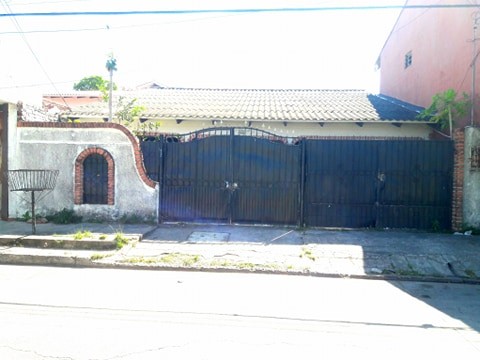 Casa en Entre 3er y 4to anillo Norte en Santa Cruz de la Sierra 3 dormitorios 1 baños 2 parqueos Foto 1