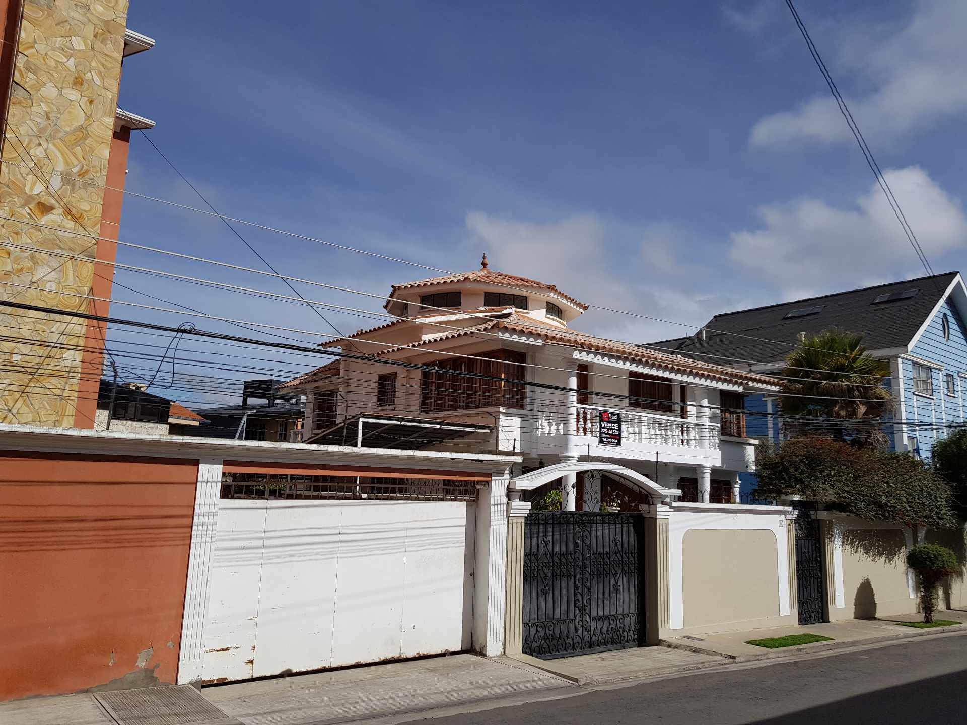 Casa en Los Pinos en La Paz 4 dormitorios 3 baños 3 parqueos Foto 1
