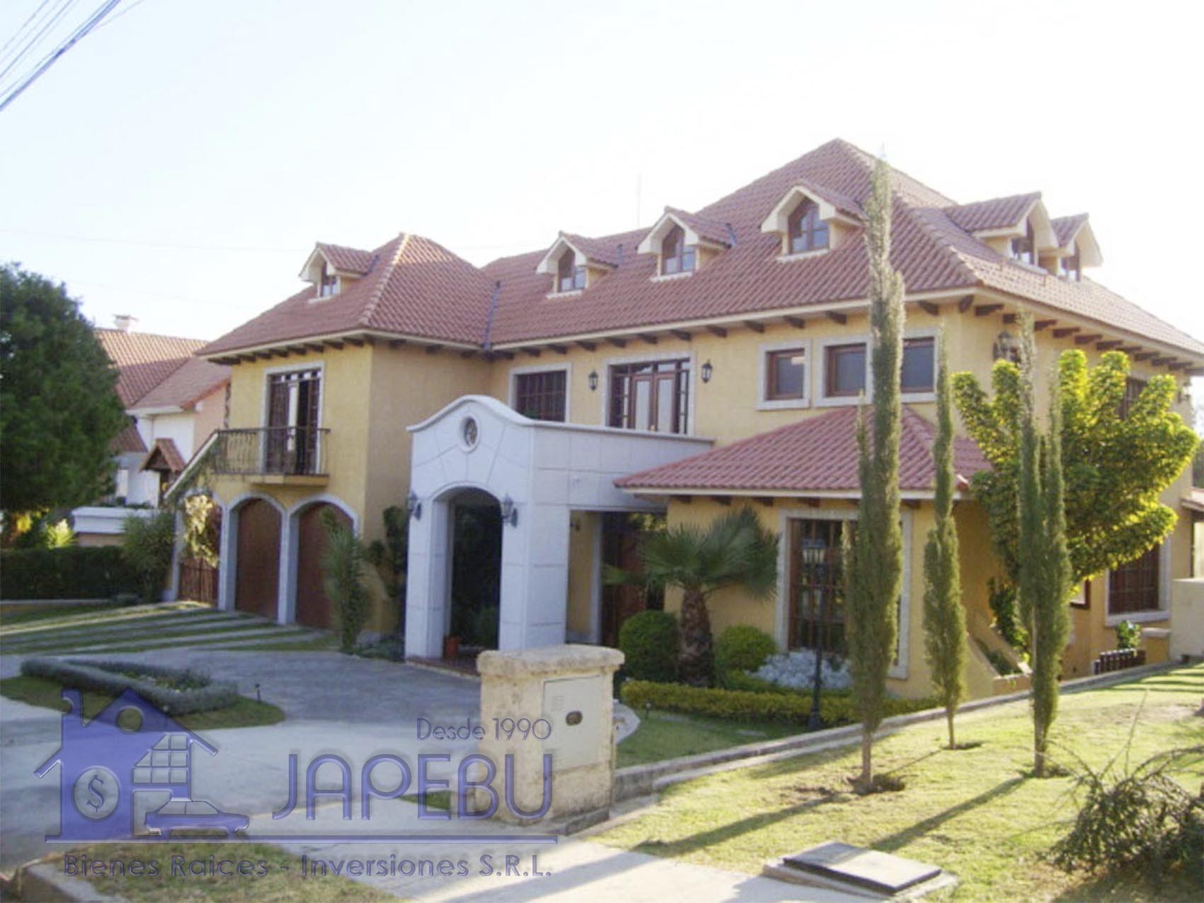 Casa en Villa Taquiña en Cochabamba 4 dormitorios 5 baños 2 parqueos Foto 1