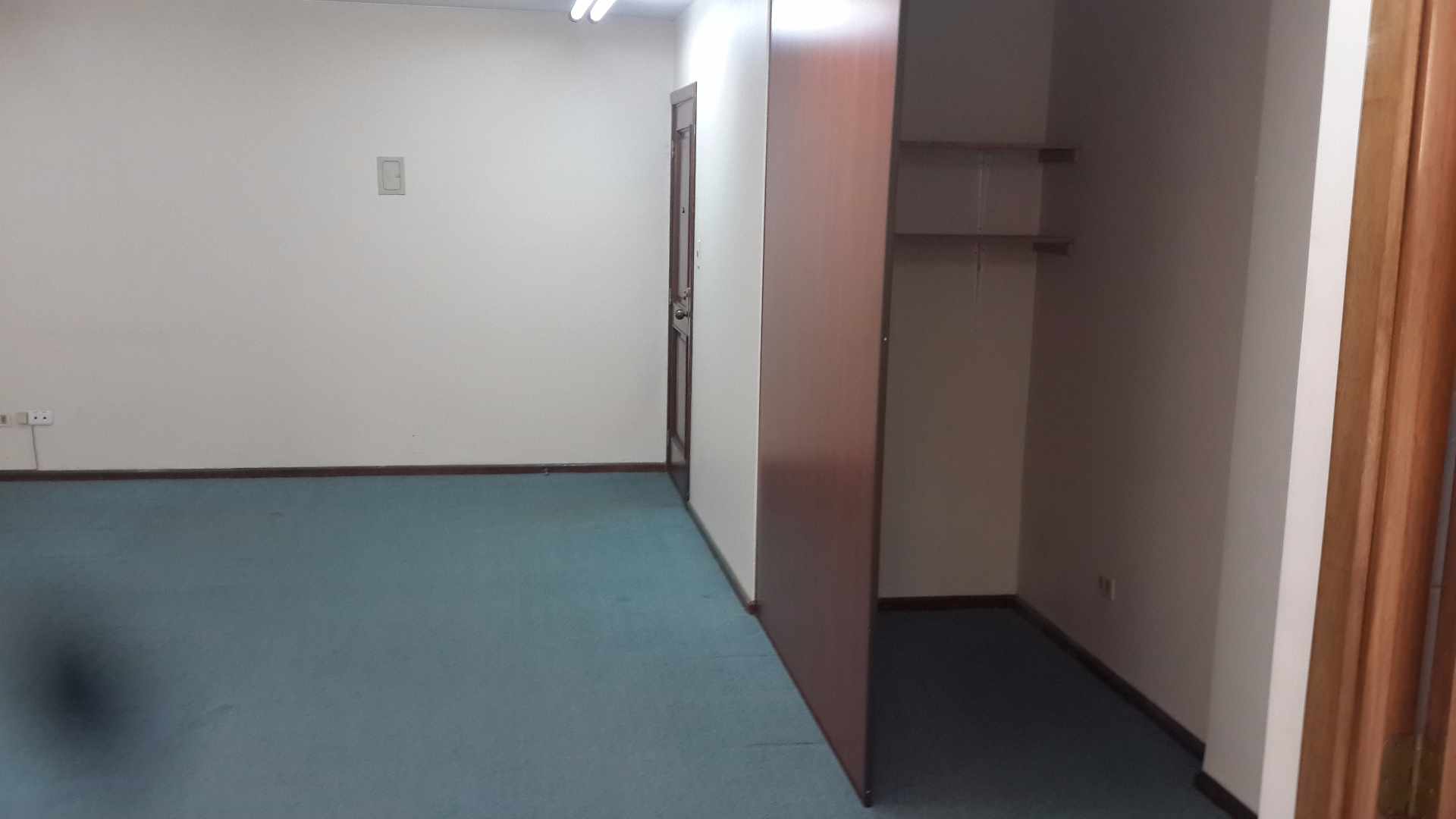 Oficina en VentaEdif Belisario Salinas, entre 6 de Agosto y 20 de Octubre, Mezzanine 1 dormitorios 1 baños  Foto 4