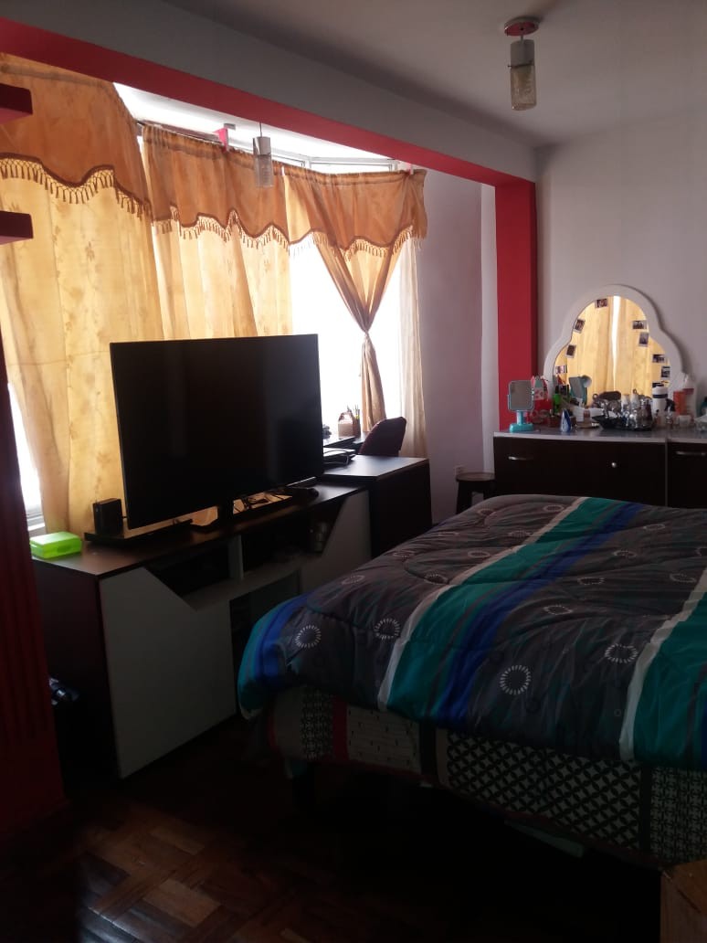 Casa en VentaCalle Teniente Oquendo a una cuadra de la Avenida Peru Foto 3