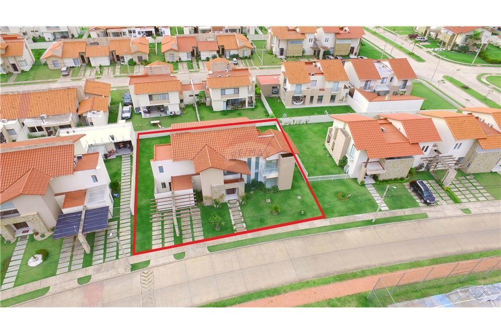 Casa en Urubó en Santa Cruz de la Sierra 5 dormitorios 5 baños 3 parqueos Foto 3