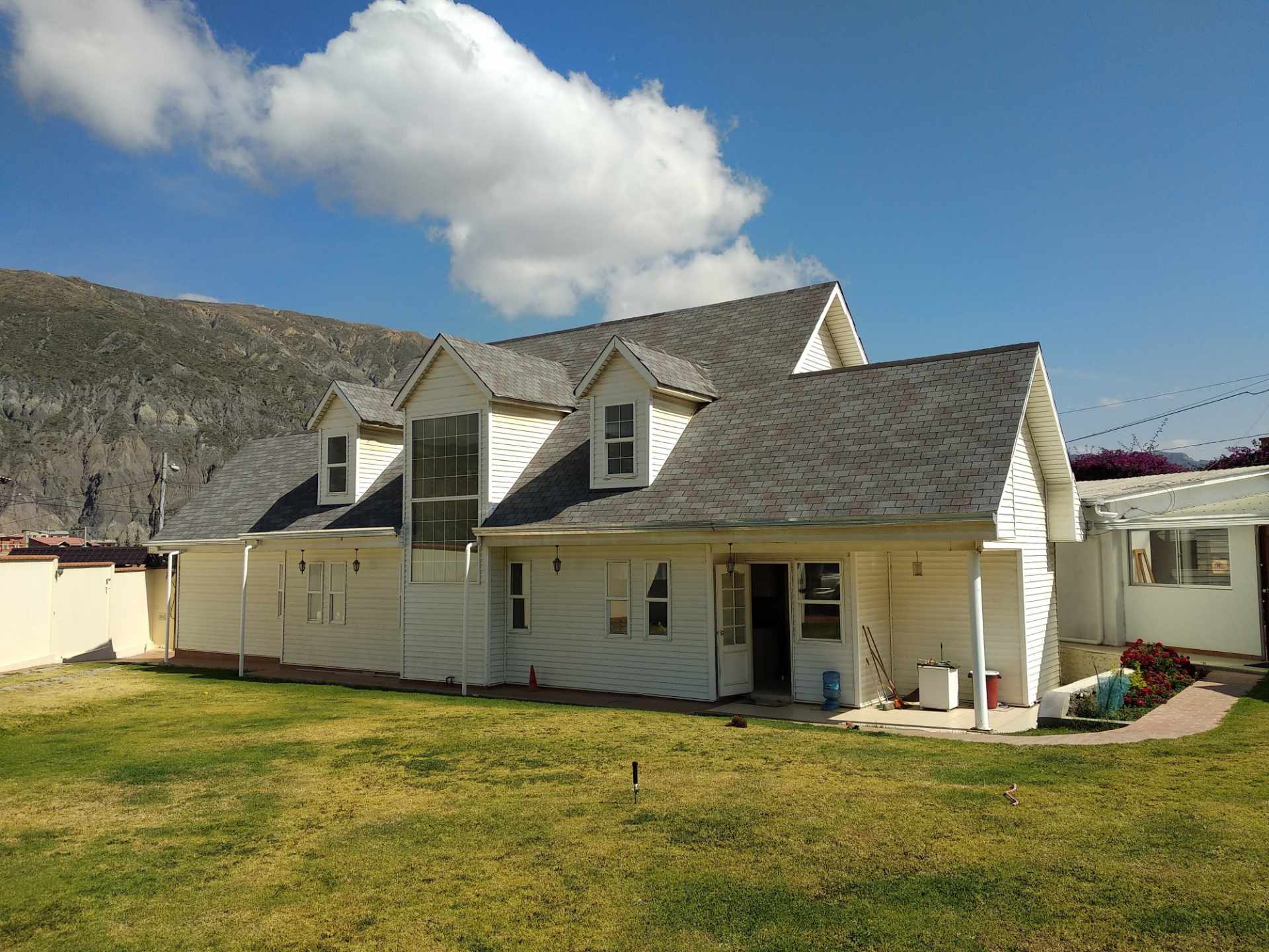 Casa en Mecapaca en La Paz 4 dormitorios 3 baños 6 parqueos Foto 1