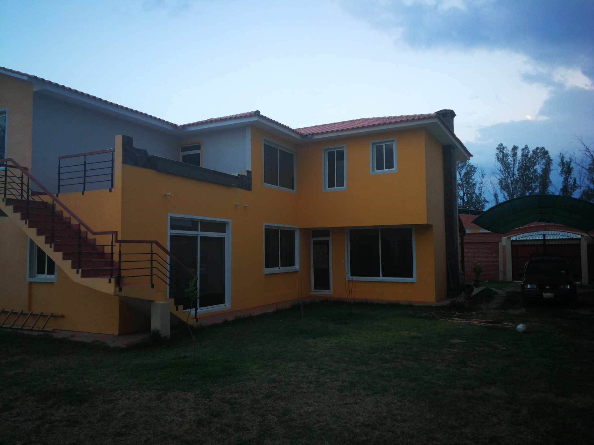 Casa en San Luis en Tarija 5 dormitorios 5 baños 3 parqueos Foto 4