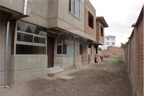 Casa en Colcapirhua en Cochabamba 6 dormitorios 2 baños 1 parqueos Foto 17