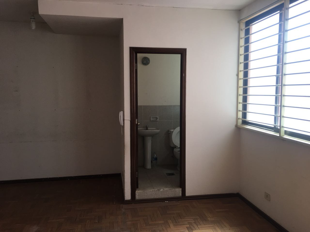 Oficina en Miraflores en La Paz 1 dormitorios 1 baños  Foto 1