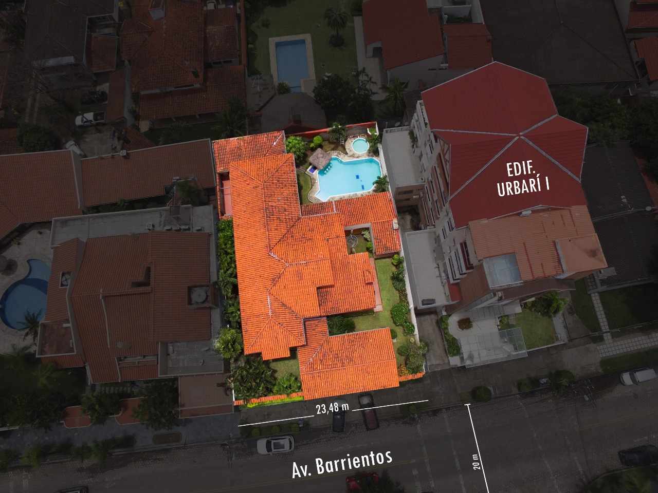 Casa en Barrio Urbari en Santa Cruz de la Sierra 4 dormitorios 4 baños 4 parqueos Foto 22