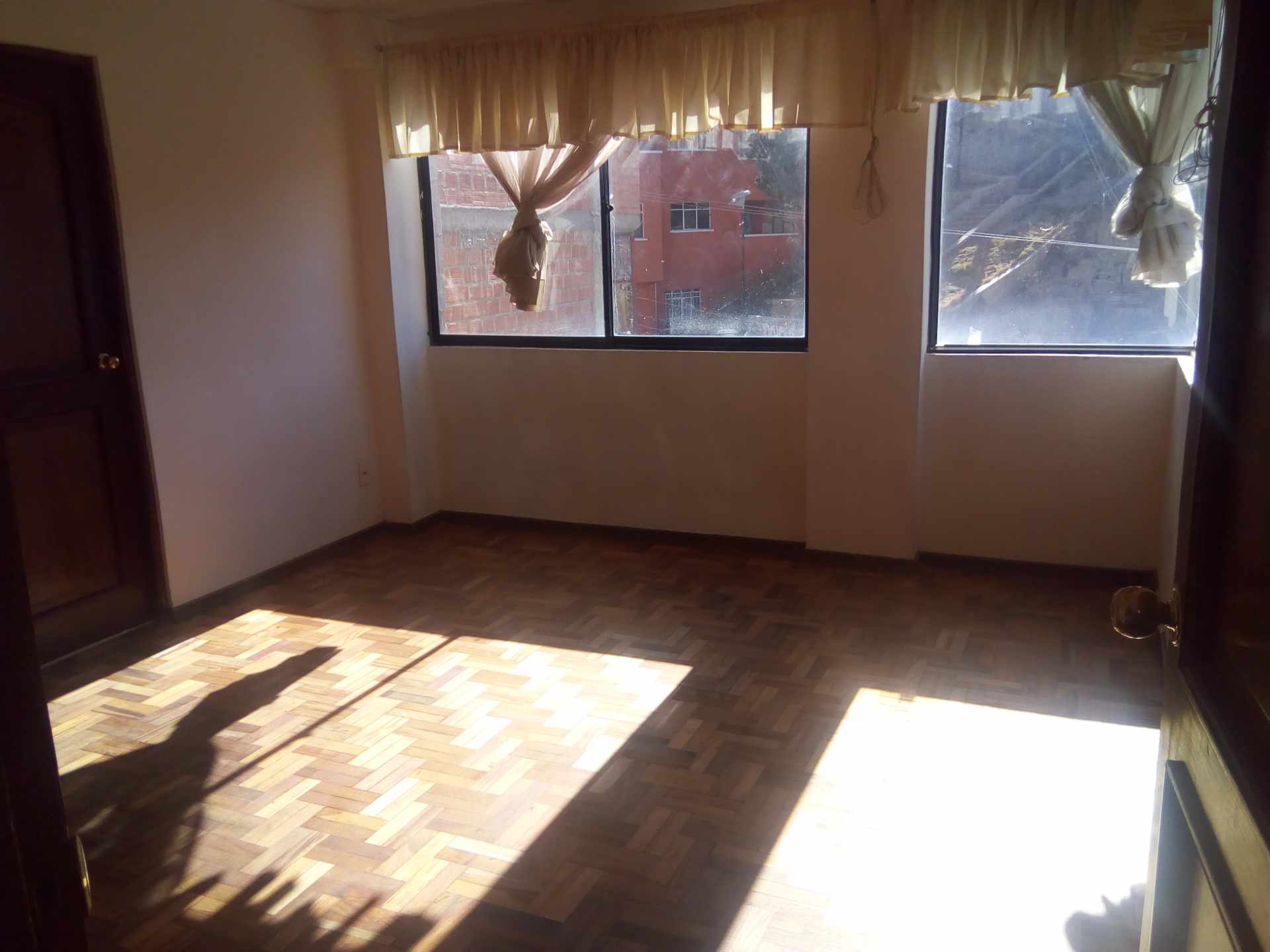 Departamento en San Pedro en La Paz 3 dormitorios 2 baños  Foto 7
