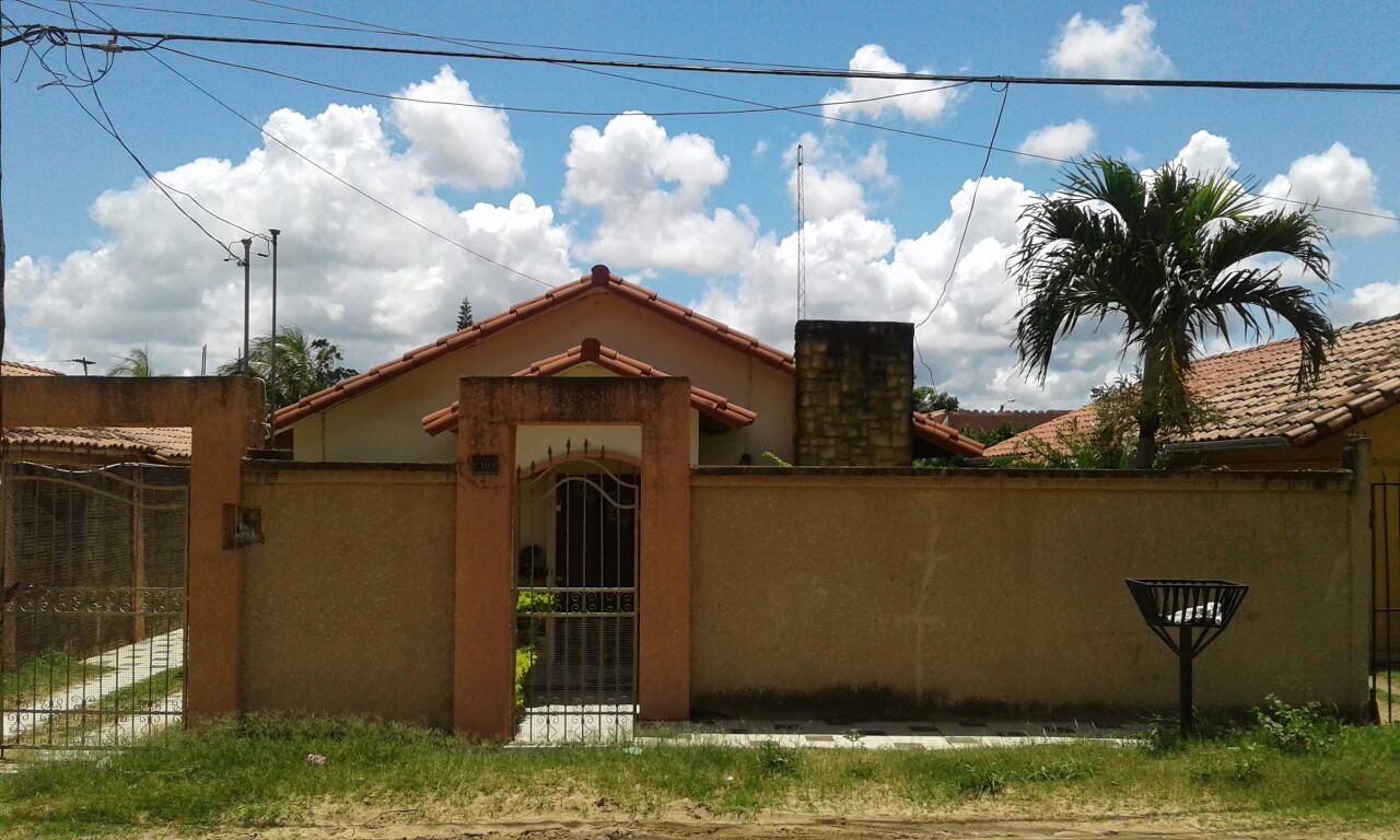 Casa en VentaBarrio Berea a media cuadra de la radial 17 1/2  a 3 cuadras del 7mo anillo.  3 dormitorios 2 baños 2 parqueos Foto 2