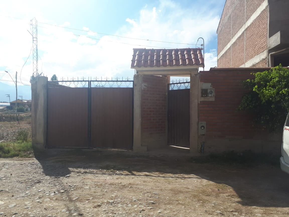 Casa en VentaAv. Victor Ustariz, sumumpaya sud 10 dormitorios 2 baños 5 parqueos Foto 2