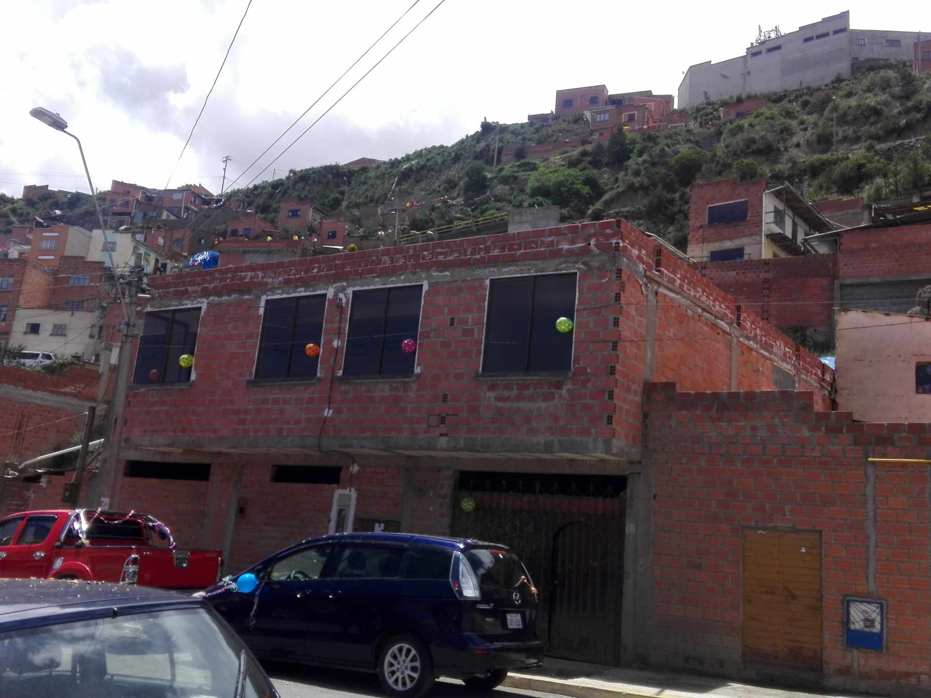 Casa en Pampahasi en La Paz 4 dormitorios 2 baños 2 parqueos Foto 6