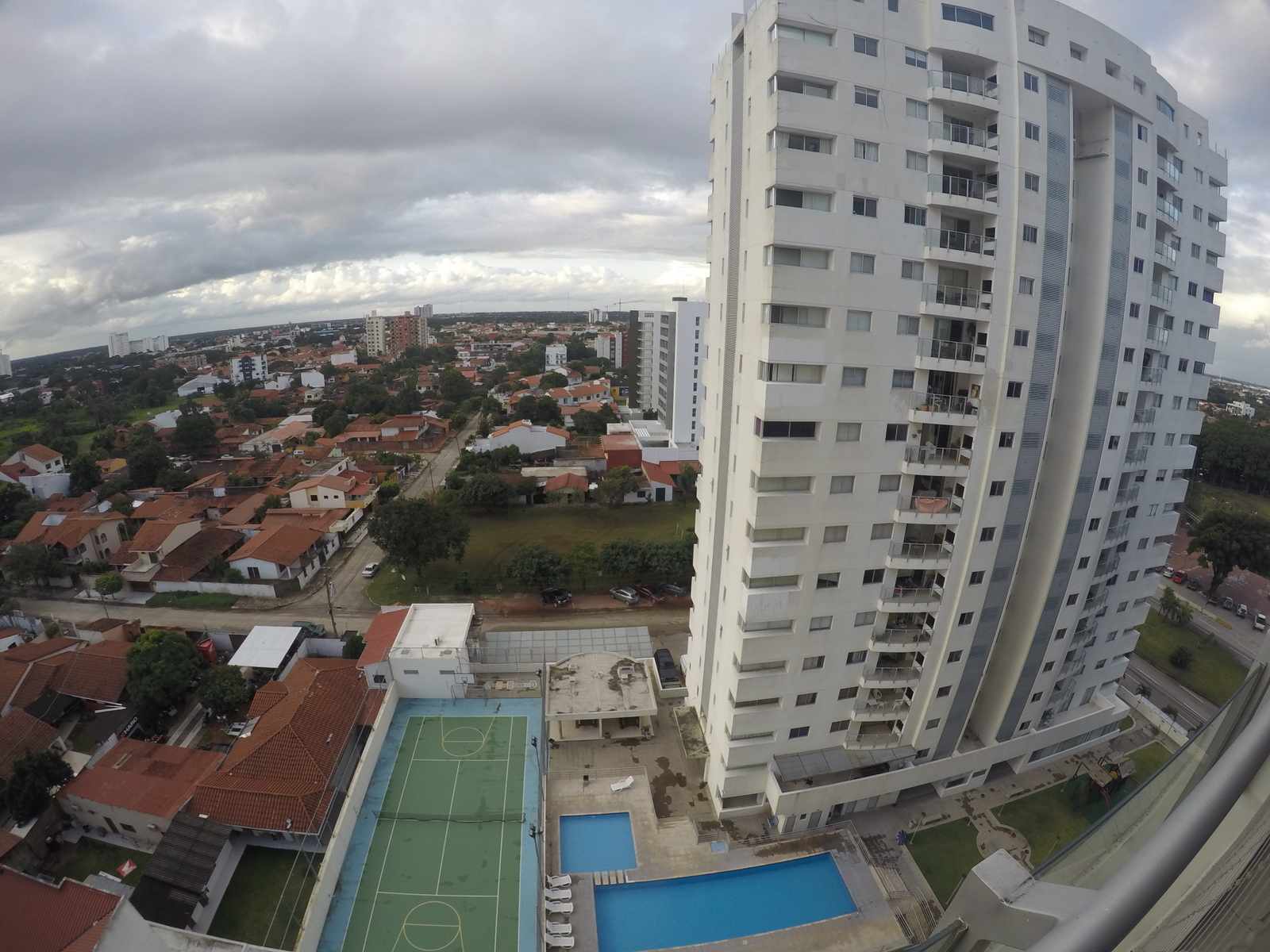 Departamento en AlquilerCondominio Gardenia Torre Norte [Av. Beni y 4to. Anillo, Zona Parque Los Mangales 2], Departamento amoblado en alquiler de 2 suites + escritorio y dependencias con 2 parqueos techados y baulera. [1000$us., expensas incluidas.] Foto 1