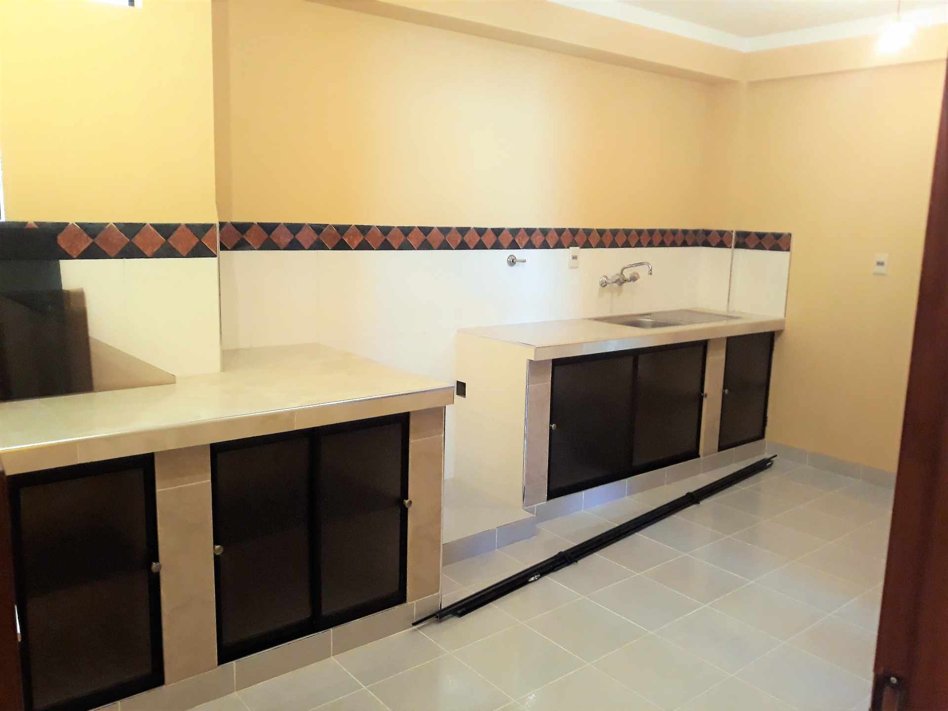 Casa en VentaUbicada en el Barrio Moto Méndez de la ciudad de Tarija. Bloque KP. 9 dormitorios 5 baños 2 parqueos Foto 7