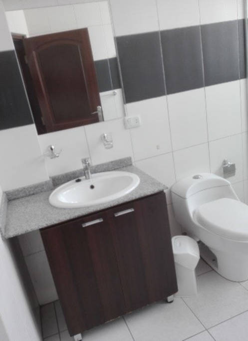 Departamento Calle 16 de Obrajes, Edif. Centro de Negocios Obrajes #220 (Frente al mercado 16 de Obrajes. Foto 4