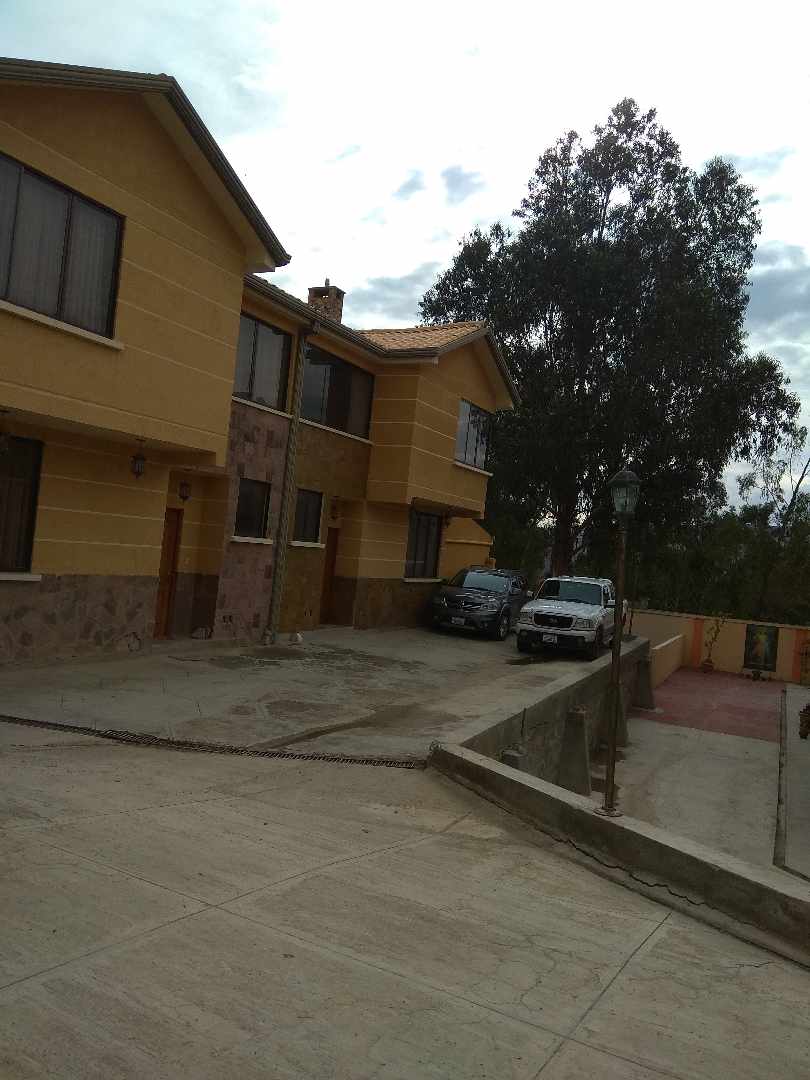 Casa en Cota Cota en La Paz 4 dormitorios 3 baños 2 parqueos Foto 13