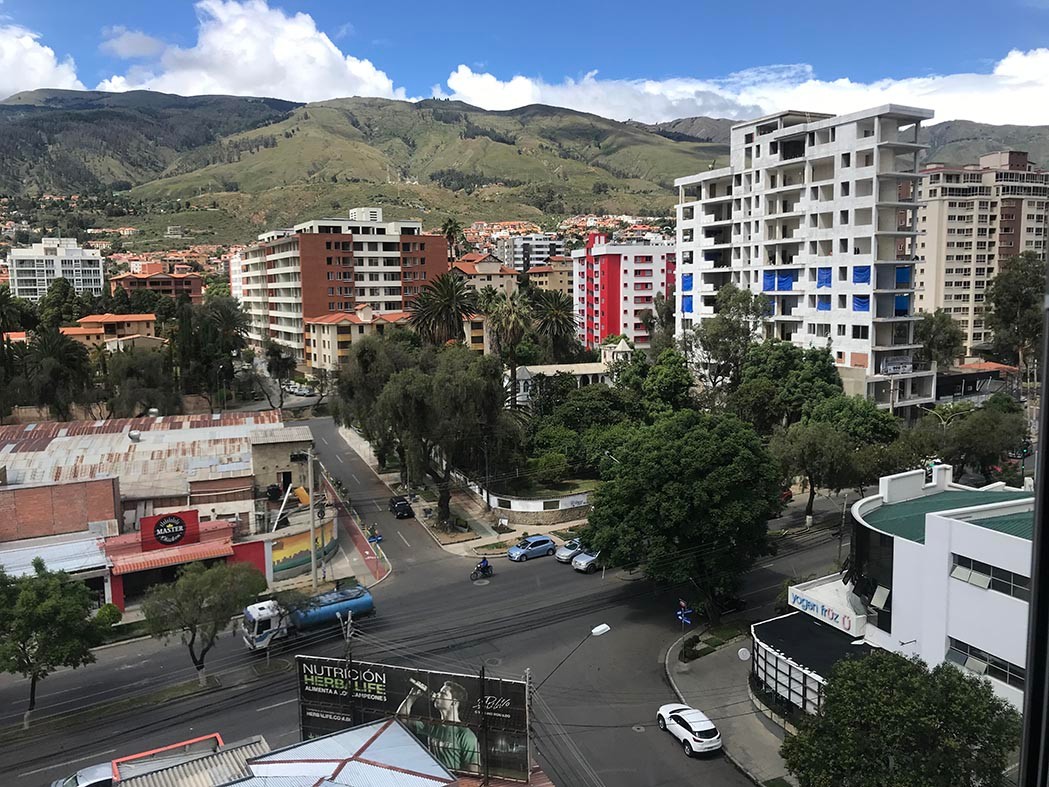 Departamento en Aranjuez en Cochabamba 4 dormitorios 4 baños 2 parqueos Foto 11