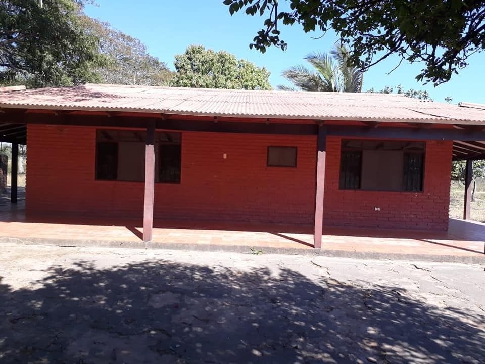 Casa en VentaEn la población de COTOCA en la ciudad de Santa Cruz 3 dormitorios 1 baños 6 parqueos Foto 8