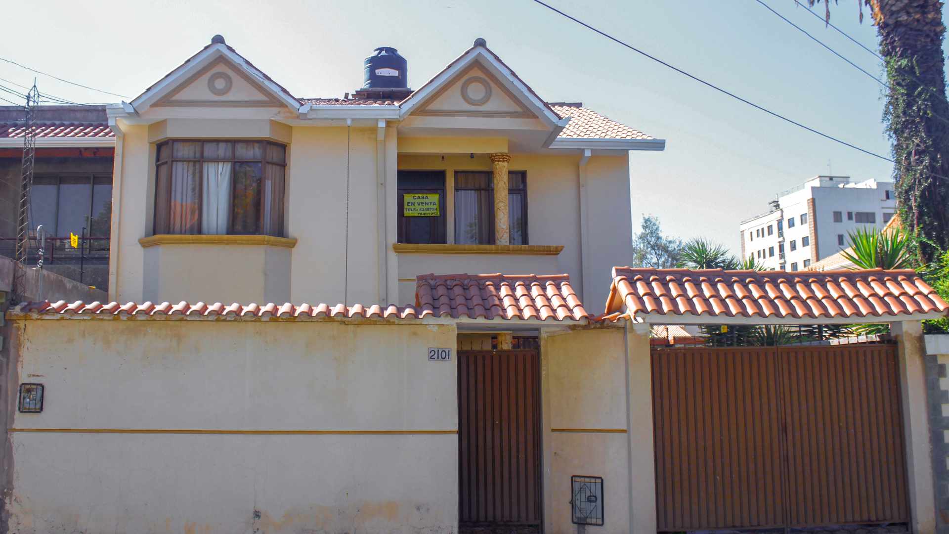 Casa en Cala Cala en Cochabamba 3 dormitorios 4 baños 2 parqueos Foto 1