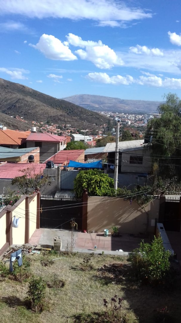 Casa en Mesadilla en Cochabamba 6 dormitorios 3 baños 4 parqueos Foto 6