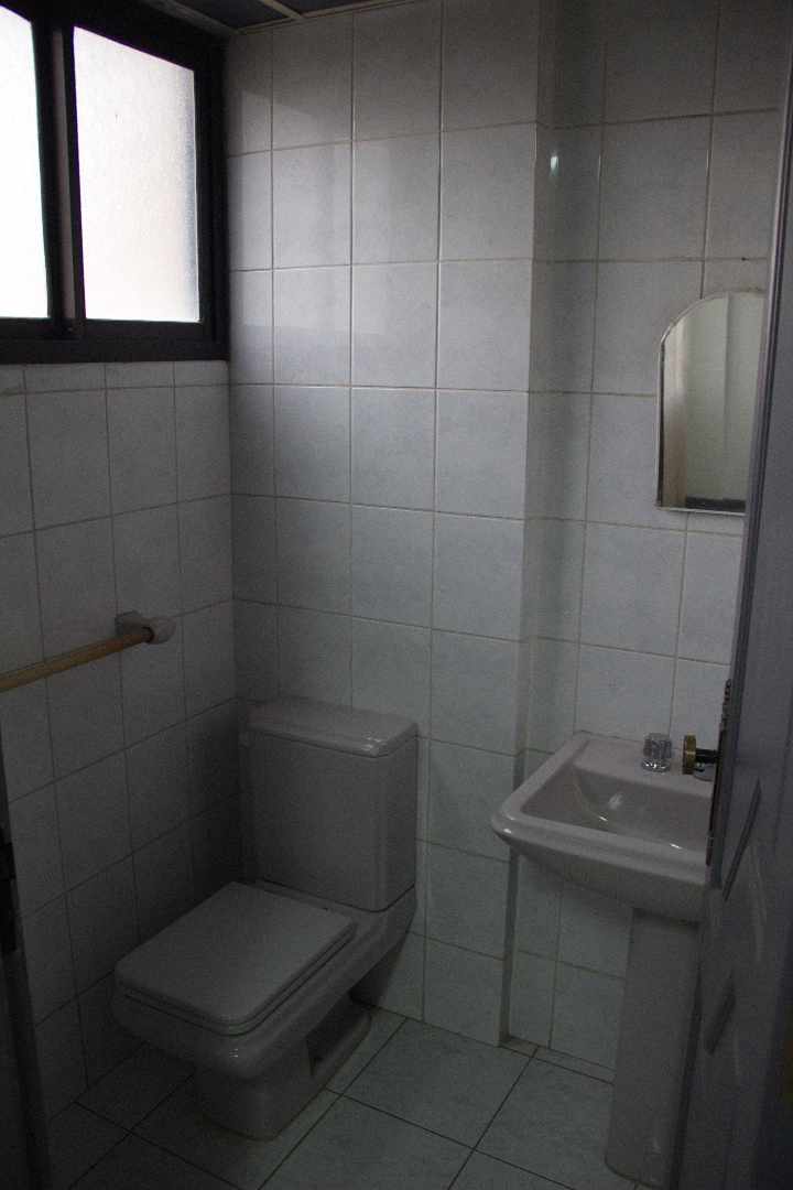 Oficina en Queru Queru en Cochabamba 1 dormitorios 1 baños  Foto 4
