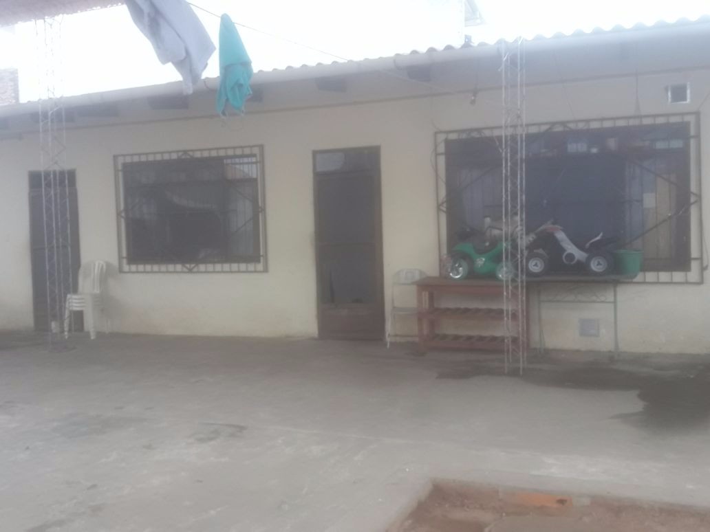 Casa Radial 10 5to anillo casa independiente  en anticretico  precio 20.000$ info 69150223 inmobiliaria j&g Foto 3