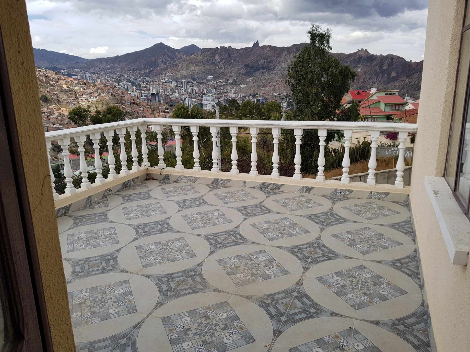 Casa en Seguencoma en La Paz 5 dormitorios 4 baños 3 parqueos Foto 12
