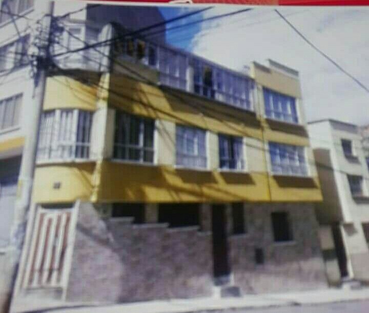 Casa en Miraflores en La Paz 4 dormitorios 3 baños  Foto 1