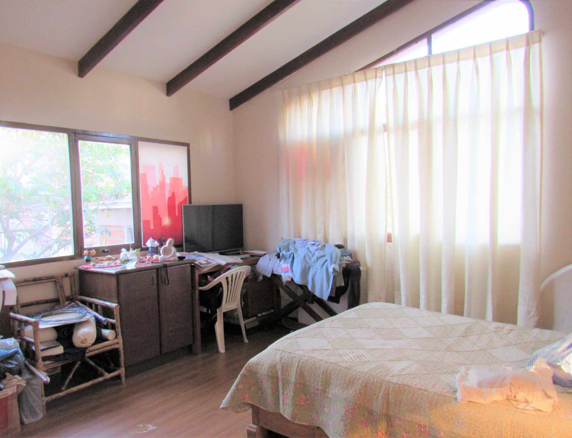Casa en Cala Cala en Cochabamba 5 dormitorios 3 baños 2 parqueos Foto 2