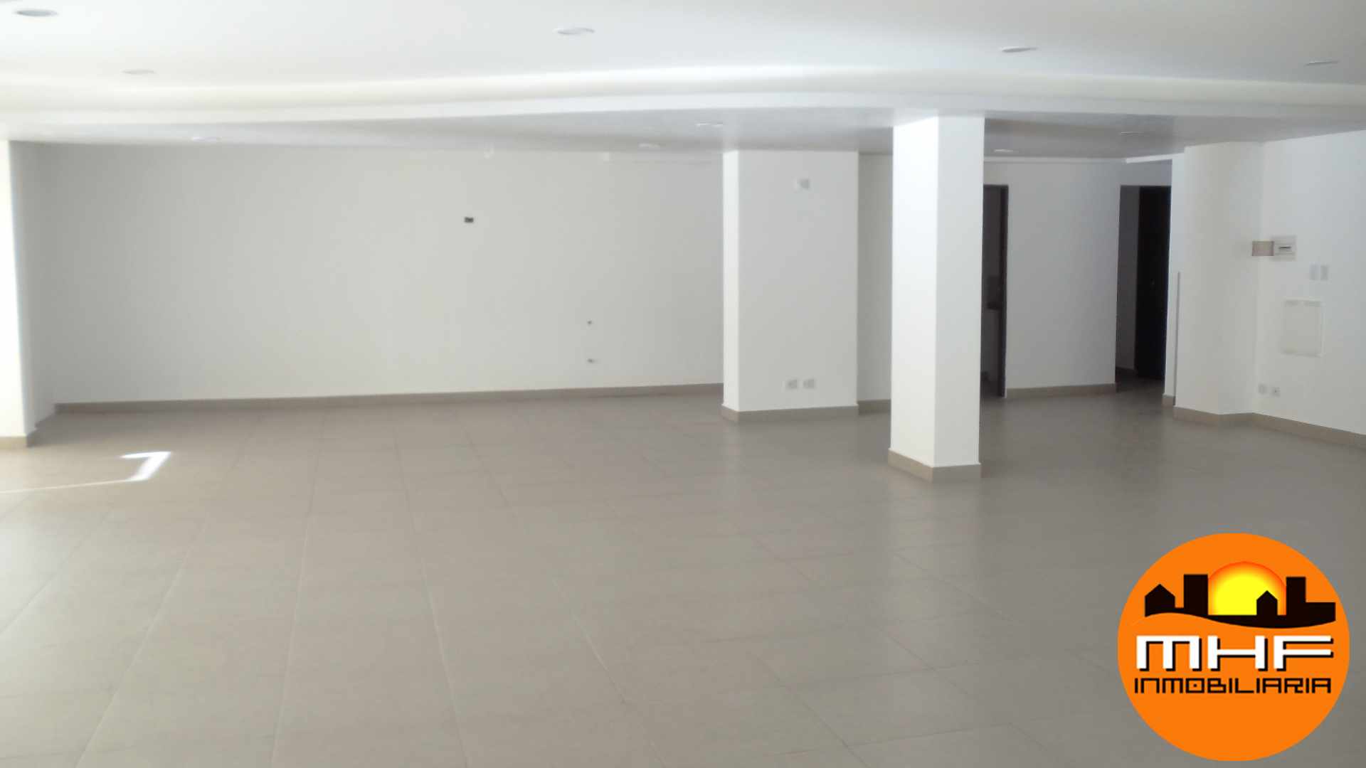 Local comercial PROX. PLAZA 4 DE NOVIEMBRE Foto 2