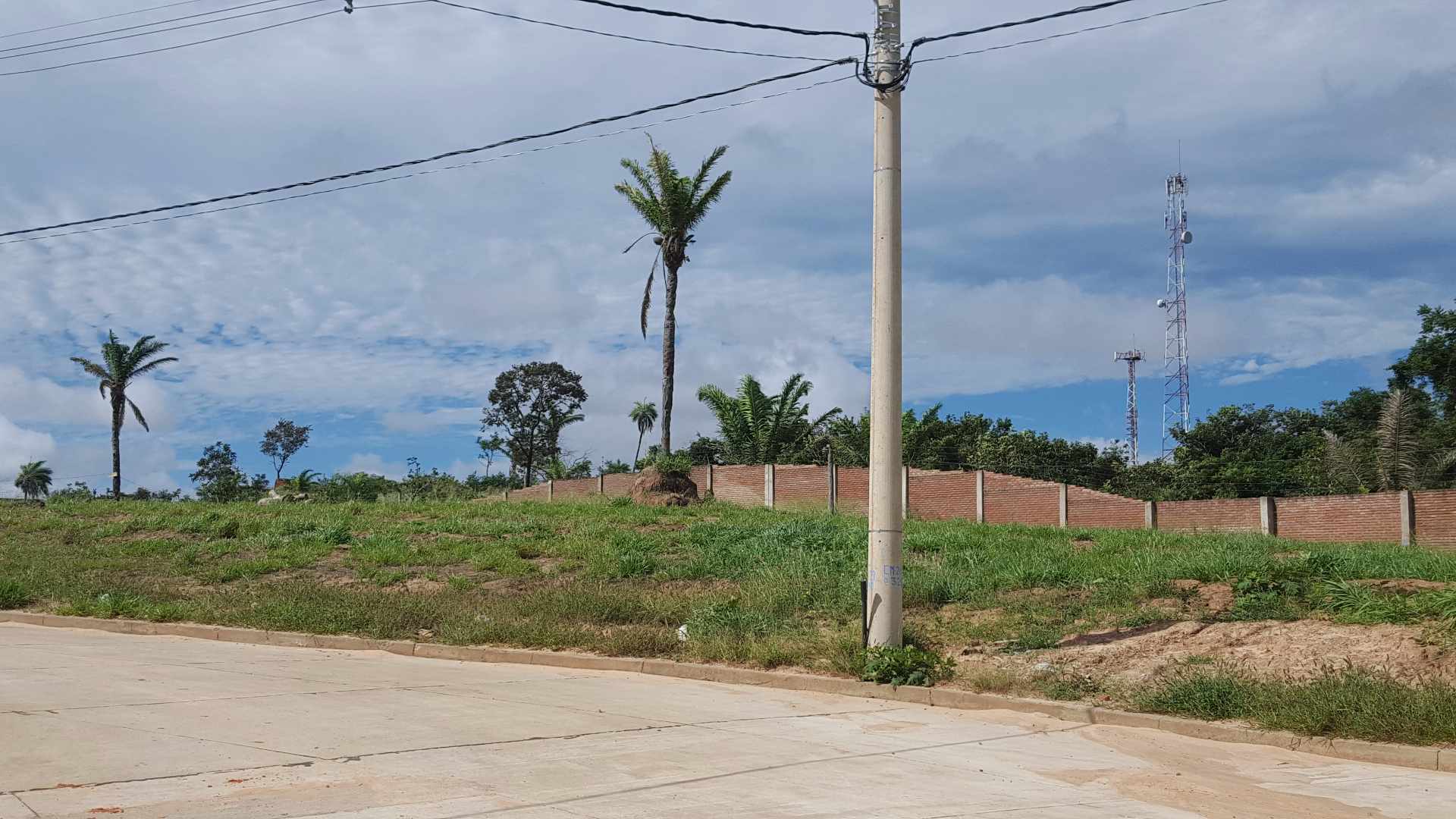 Terreno Urubó Condominio Lomas del Bosque Avenida principal a Porongo km. 5 Foto 5