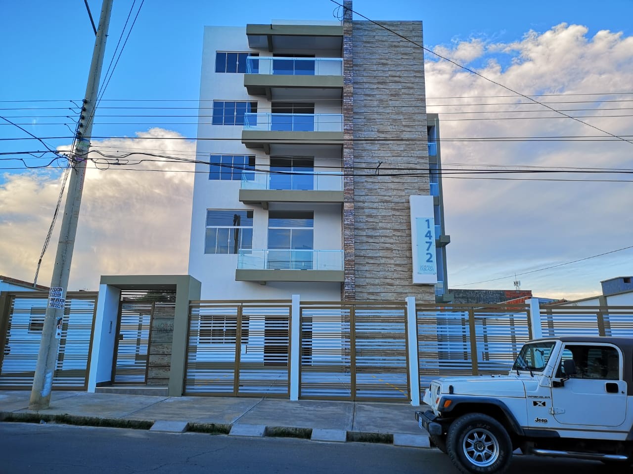 Departamento en VentaBarrio SENAC, Av. Héroes de la Tablada, 6 cuadras antes de Aldeas Infantiles. 3 dormitorios 2 baños 2 parqueos Foto 2