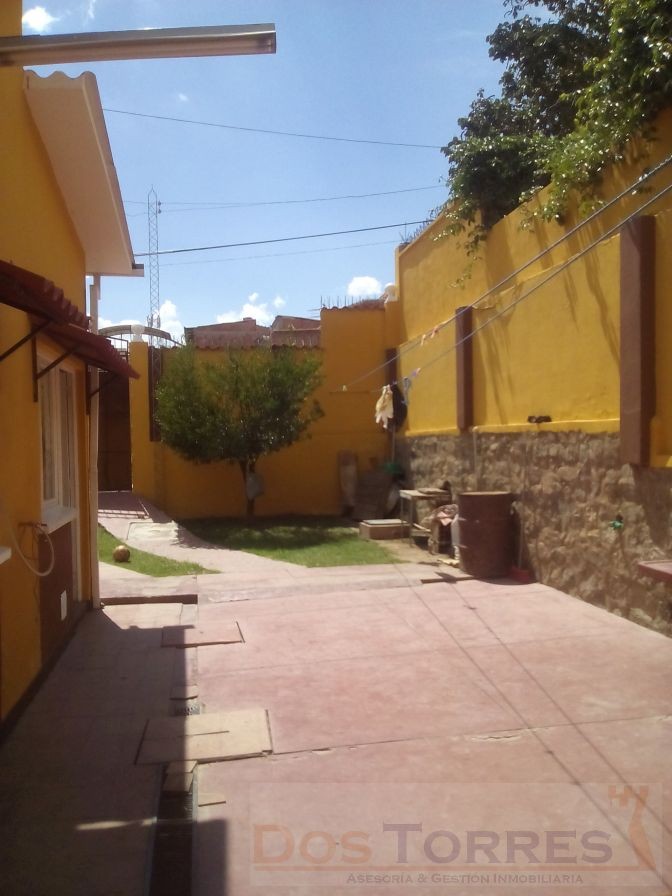 Casa en VentaPróximo al Servicio de Caminos  5 dormitorios 2 baños 2 parqueos Foto 3