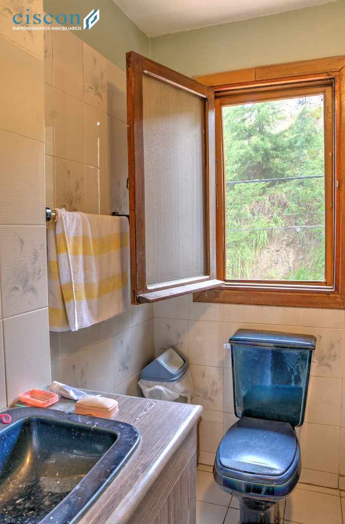 Casa en VentaAchumani, Zona Colegio Franco Boliviano 4 dormitorios 3 baños 3 parqueos Foto 8